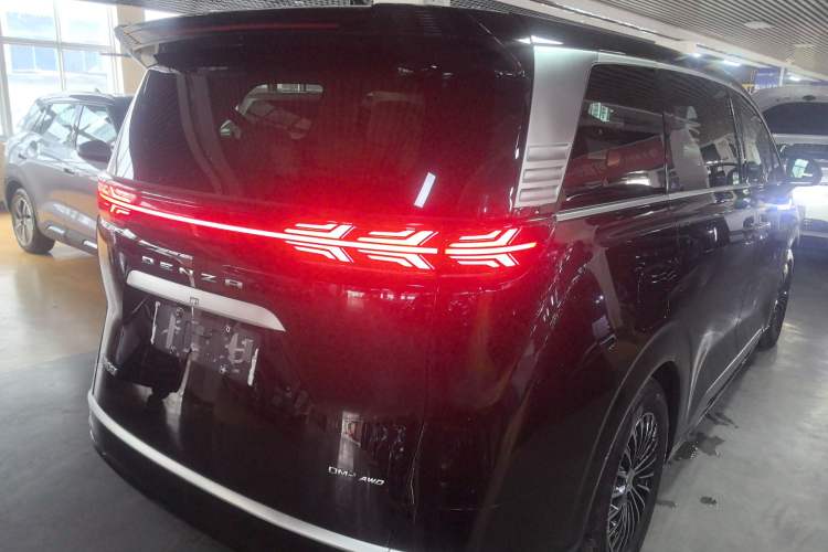 Used Denza D9 2024 DM-i 980 Four-Wheel Drive Flagship Model
