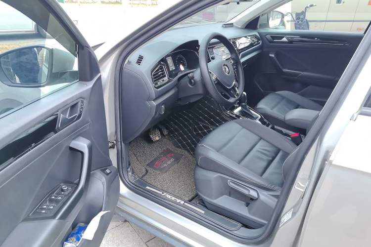 Used Volkswagen T-ROC 2019 280TSI DSG Two-Wheel Drive Comfort Version China VI Standard
