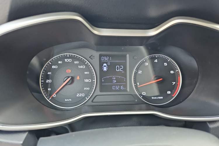 Used MG ZS 2020 Global Bestseller with 1.5L Engine Manual Transmission and a Massive 65-Inch Panoramic Sunroof Version
