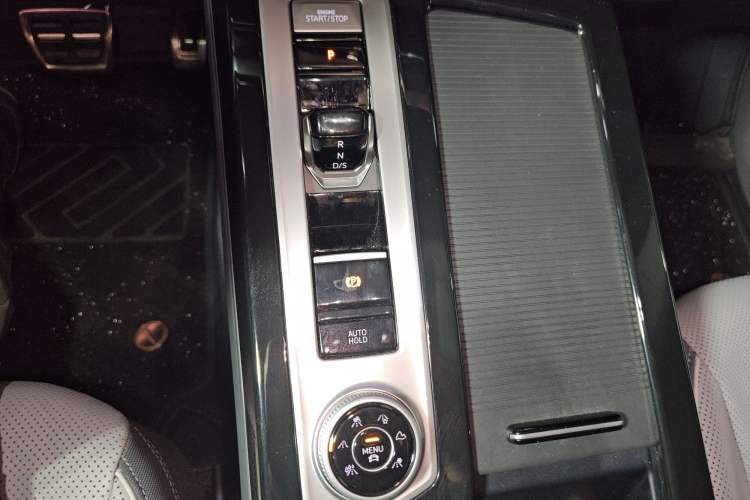 Used Volkswagen Tavendor 2024 380TSI All-Wheel-Drive R-Line Cruise Premium Edition
