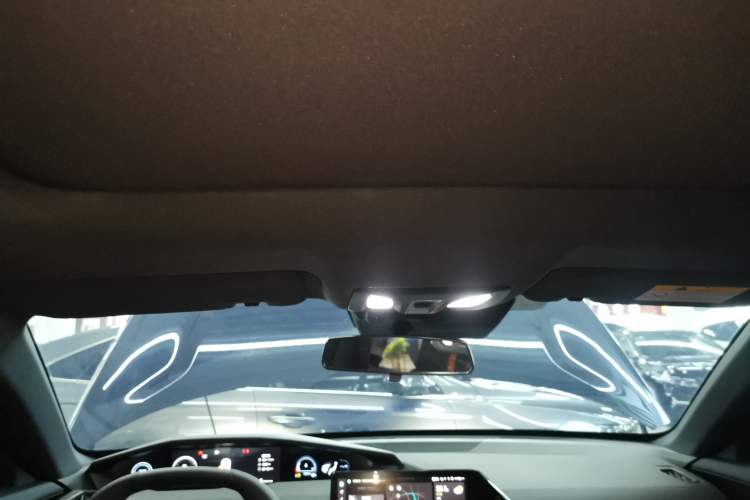 Used Changan UNI-V 2025 1.5T 500Bar Prestige Sporty Version
