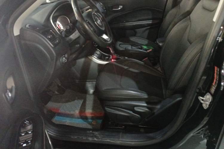 Used  Compass 2017 200T Automatic Family Edition
