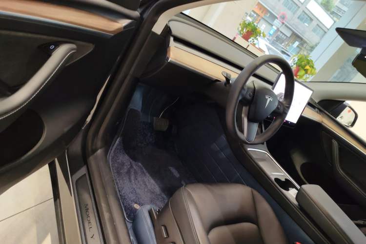 Used Tesla Model Y 2021 Long-Range All-Wheel-Drive Version 3D7