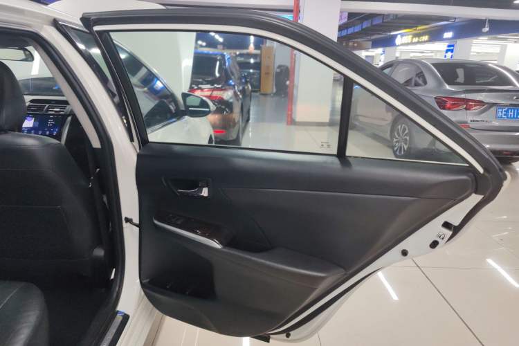 Used Toyota Camry 2015 2.0G Premier Edition
