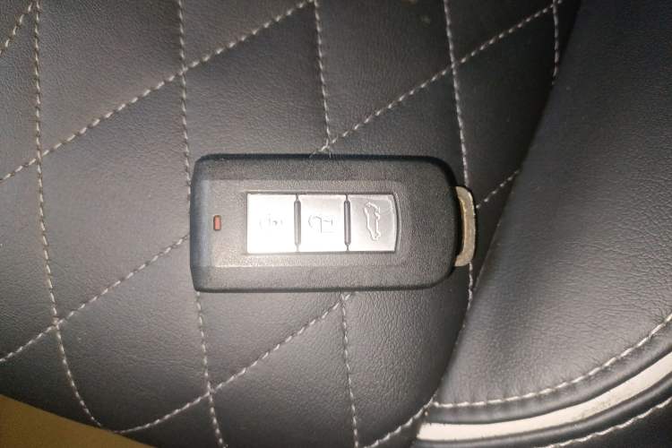 Used Mitsubishi Outlander 2020 2.4L 4x4 Zhi Xiang Edition 7-Seater