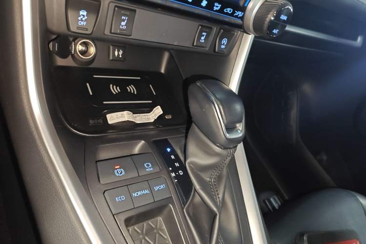 Used Toyota RAV4 2020 2.0L CVT Two-Wheel Drive Fashion PLUS Edition
