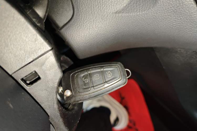 Used Ford Focus 2012 Sedan 1.6L Manual Fashion Edition
