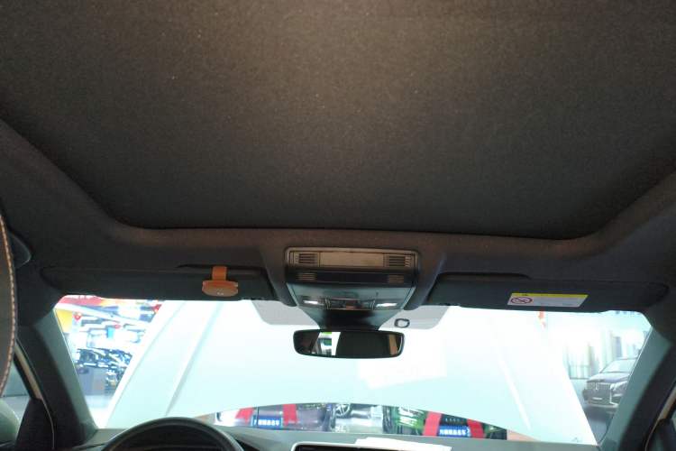 Used Volkswagen T-ROC 2023 300TSI DSG Two-Wheel-Drive Chen Guang Edition
