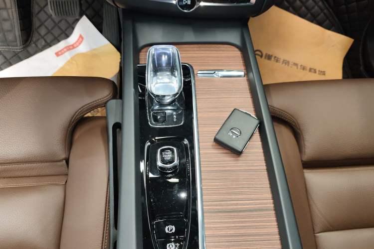 Used Volvo XC60 New Energy 2025 Plug-in Hybrid Long-Range All-Wheel Drive Smart & Luxurious Edition