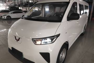 Used Wuling Yangguang 2024 300KM Comfort Version Passenger Van 75kW