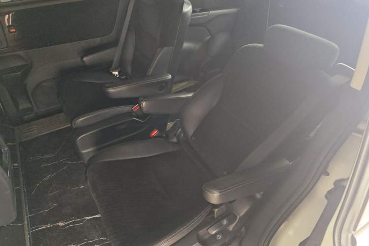 Used Honda Elysion 2016 2.4L Classic Edition
