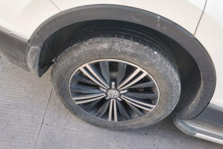 Used Volkswagen Tiguan L 2019 Updated Version 330TSI Automatic Two-Wheel Drive Panoramic Comfort Edition China VI Standard
