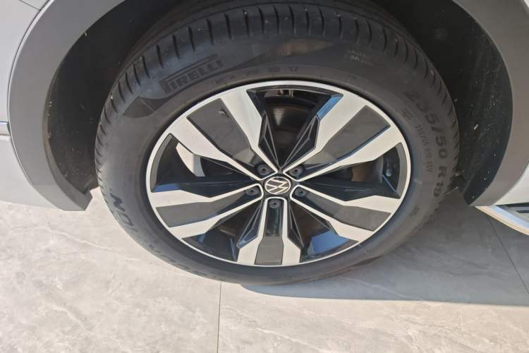 Used Volkswagen Tiguan L 2022 330TSI Automatic Two-Wheel Drive R-Line Enhanced Edition
