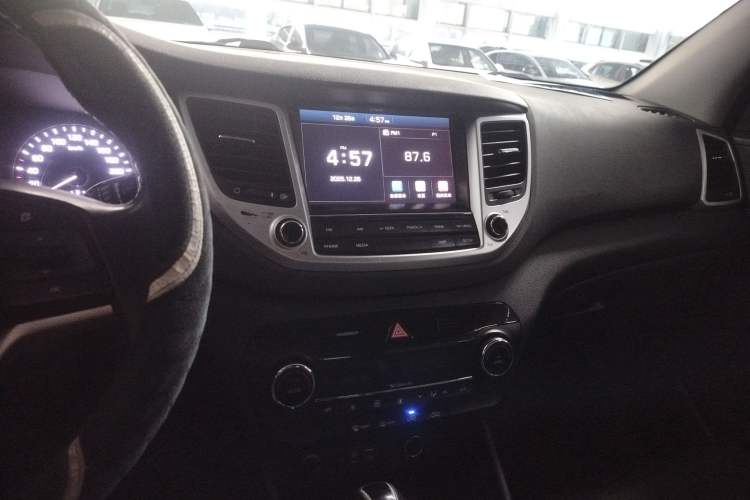 Used Hyundai Tucson 2018 1.6T Dual-Clutch Two-Wheel Drive 15th Anniversary Special Edition