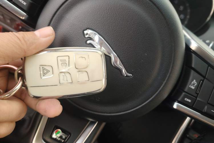 Used Jaguar XE 2015 2.0T 200 PS R-Sport