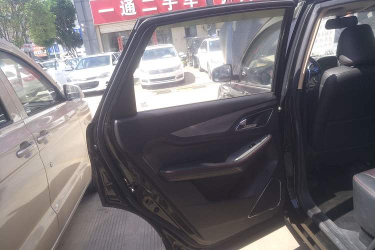 Used Baojun 560 2015 1.8L Manual Luxury Model
