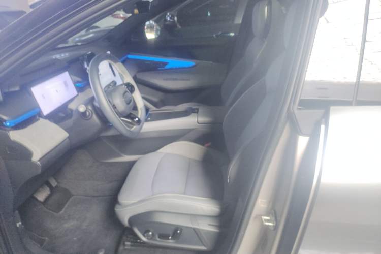 Used Lynk & Co 08 EM-P 2023 220km All-Wheel-Drive Performance Halo
