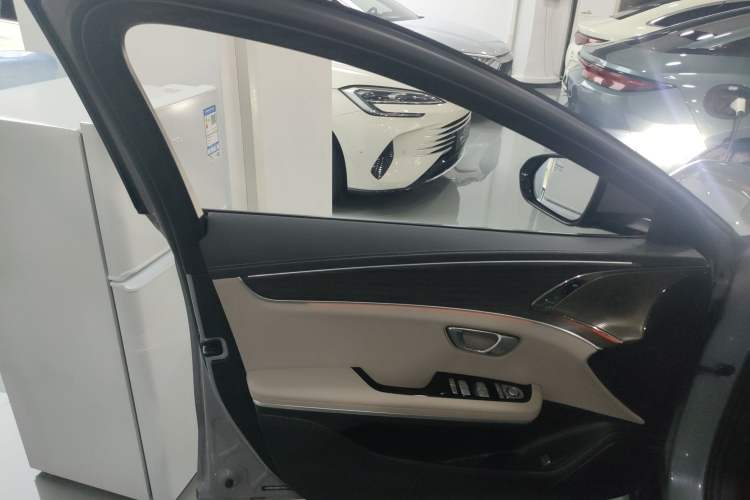 Used BYD Han 2025 EV with 701 km of Laser Radar-Enabled Intelligent Driving
