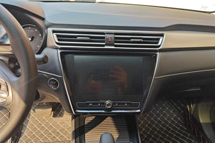 Used Roewe i5 2019 1.5L Automatic 4G Connected Linghao Flagship Edition
