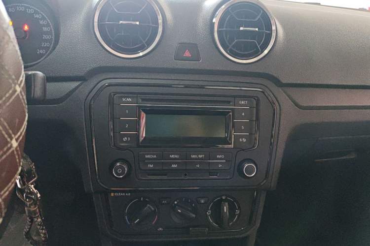 Used Volkswagen Jetta 2019 Dream Edition 1.5L Manual Fashion Version
