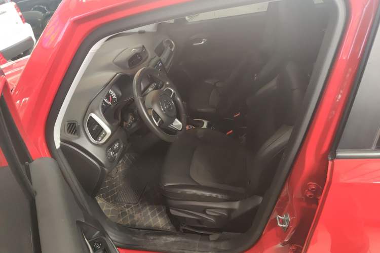 Used Jeep Renegade 2019 220T Automatic Leading Edition
