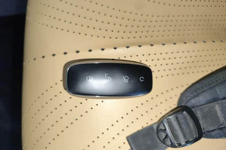 Used Denza D9 2022 DM-i 970 Four-Wheel Drive Prestige Model