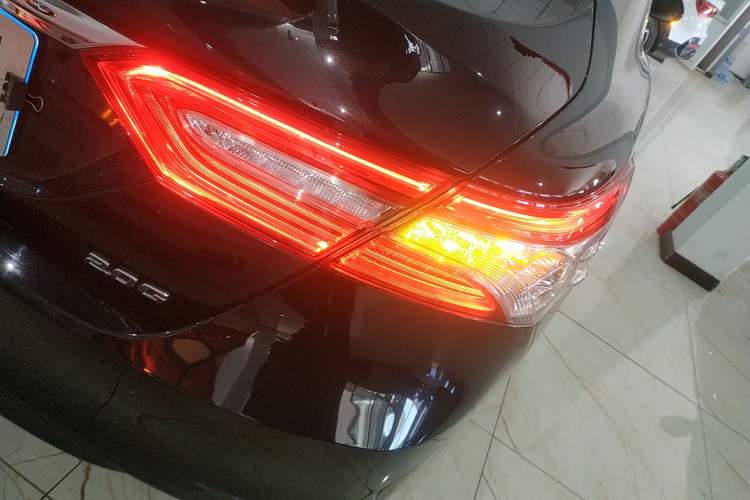 Used Toyota Camry 2021 2.0G Luxury Edition
