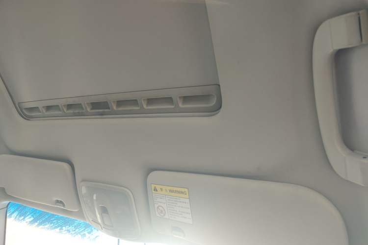 Used Roewe 350 2015 1.5L Manual Luxury Sunroof Edition
