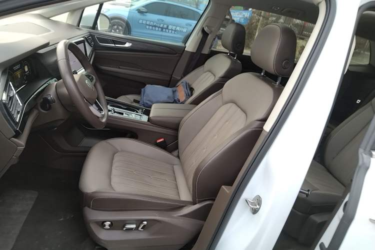 Used Volkswagen Viloran 2024 330TSI Luxury Edition
