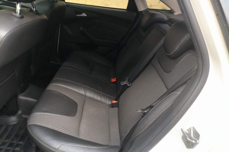 Used Ford Focus 2012 Sedan 1.6L Automatic Fashion Edition
