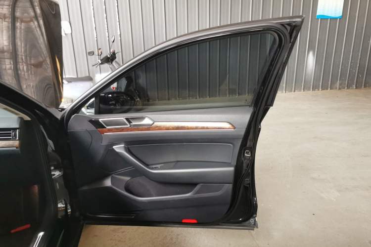 Used Volkswagen Magotan 2017 330TSI DSG Luxury Model
