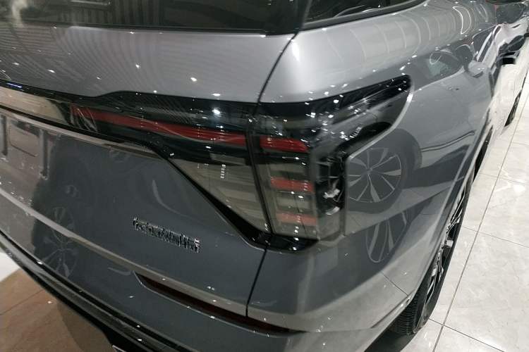 Used Ford Edge 2025 Ford Explorer L 2.0T EcoBoost E-Hybrid Four-Wheel-Drive 7-Seater Supreme Model