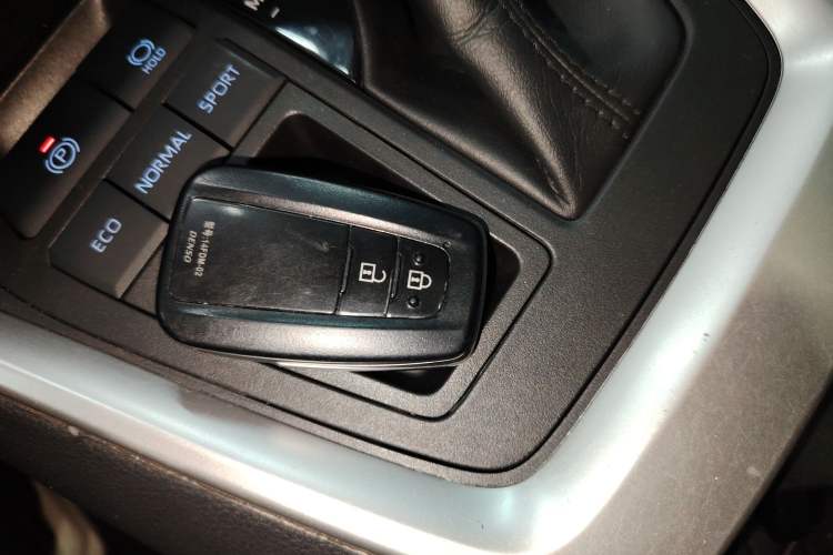 Used Toyota RAV4 2021 2.0L CVT Two-Wheel Drive Fashion PLUS Edition