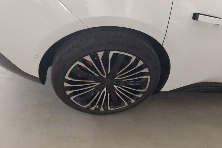 Used  12 2024 700 Three-Laser Rear-Wheel Drive Luxury Edition
