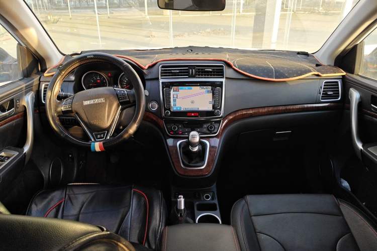 Used Haval H6 2015 Revised Version Sport Edition 1.5T Manual Transmission Two-Wheel Drive Elite Grade
