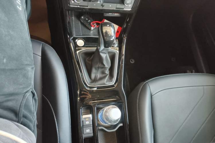 Used Volkswagen Tharu 2025 NewRui 300TSI Prestige Edition
