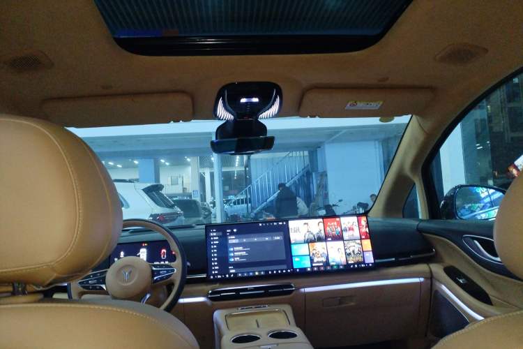 Used VOYAH Dream 2025 PHEV Four-Wheel-Drive Flagship Kunpeng Edition
