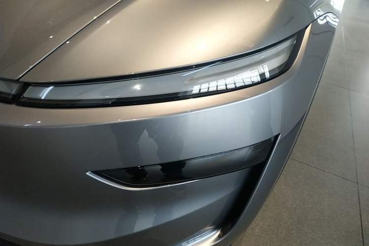 Used Tesla Model Y 2025 Rear-Wheel-Drive Version