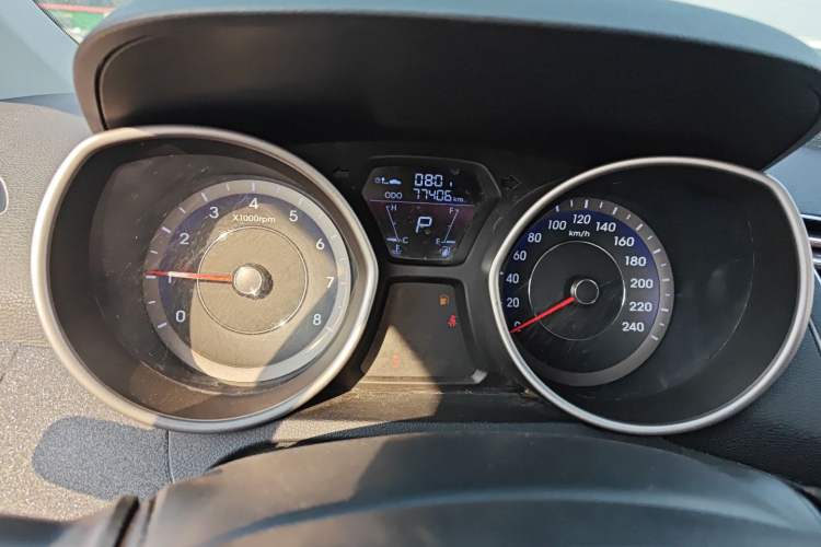 Used Hyundai Elantra 2016 1.6L Automatic Smart Version
