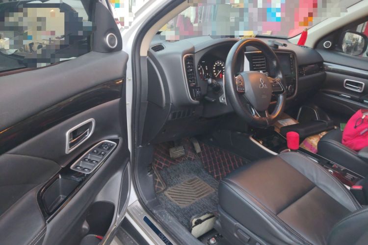 Used Mitsubishi Outlander 2019 2.4L 4x4 Zhi Xiang Edition 7 Seats China VI Standard
