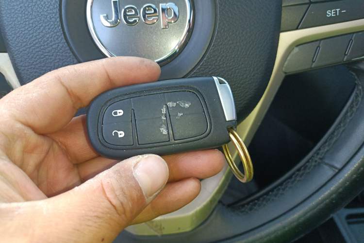 Used  Cherokee 2016 2.4L Leading Smart Version