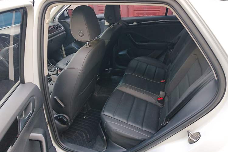 Used Volkswagen T-ROC 2021 280TSI DSG Two-Wheel Drive Comfort Connect Edition