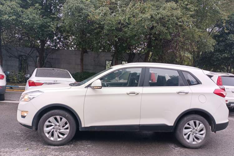Used BAIC Senova X65 2015 2.0T automatic comfort version
