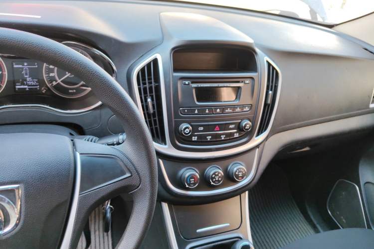 Used Baojun 560 2016 1.5T Manual Comfort Edition