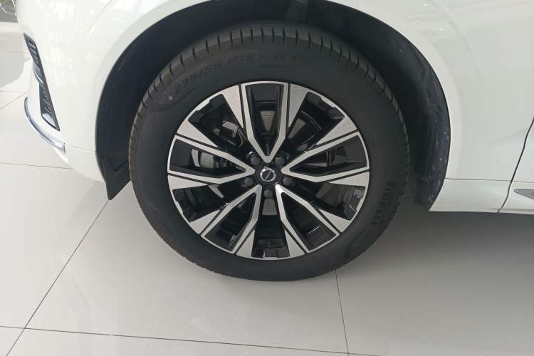 Used Volvo XC60 2025 B5 Four-Wheel Drive Smart & Advanced Luxury Edition
