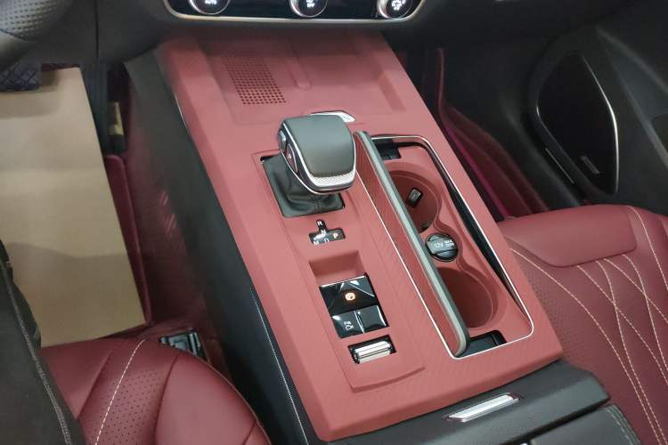 Used Hongqi HS5 2025 2.0T Two-Wheel Drive Flagship Pro Edition