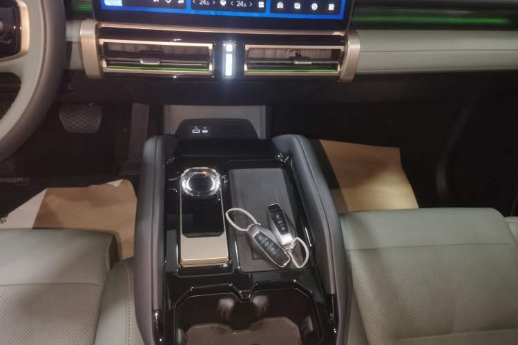 Used  03 2024 472km Four-Wheel Drive Long-Range Intelligent Advanced Version