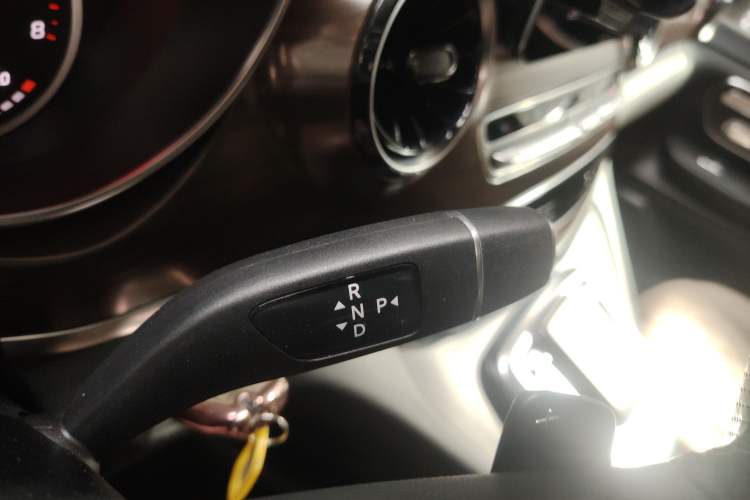 Used Mercedes-Benz V-Class 2021 V 260 Avantgarde Edition
