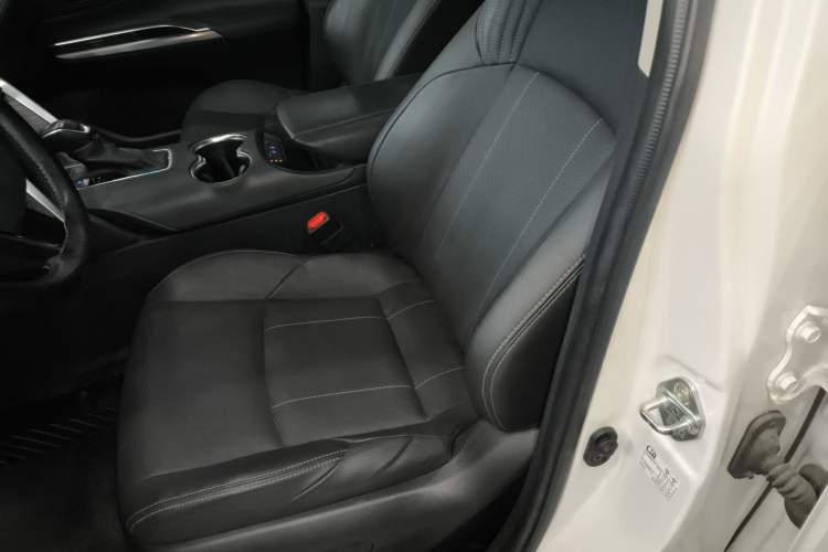 Used Toyota Harrier 2022 Dual-Engine 2.5L CVT Two-Wheel Drive Luxury Edition