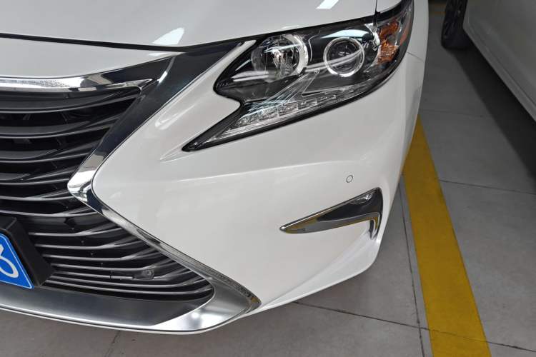 Used Lexus ES 2015 300h Comfort Edition